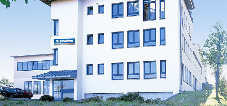 Gebäude des SCHWEIZER GmbH & Co. KG Federntechnik Standorts in Reutlingen, Deutschland.